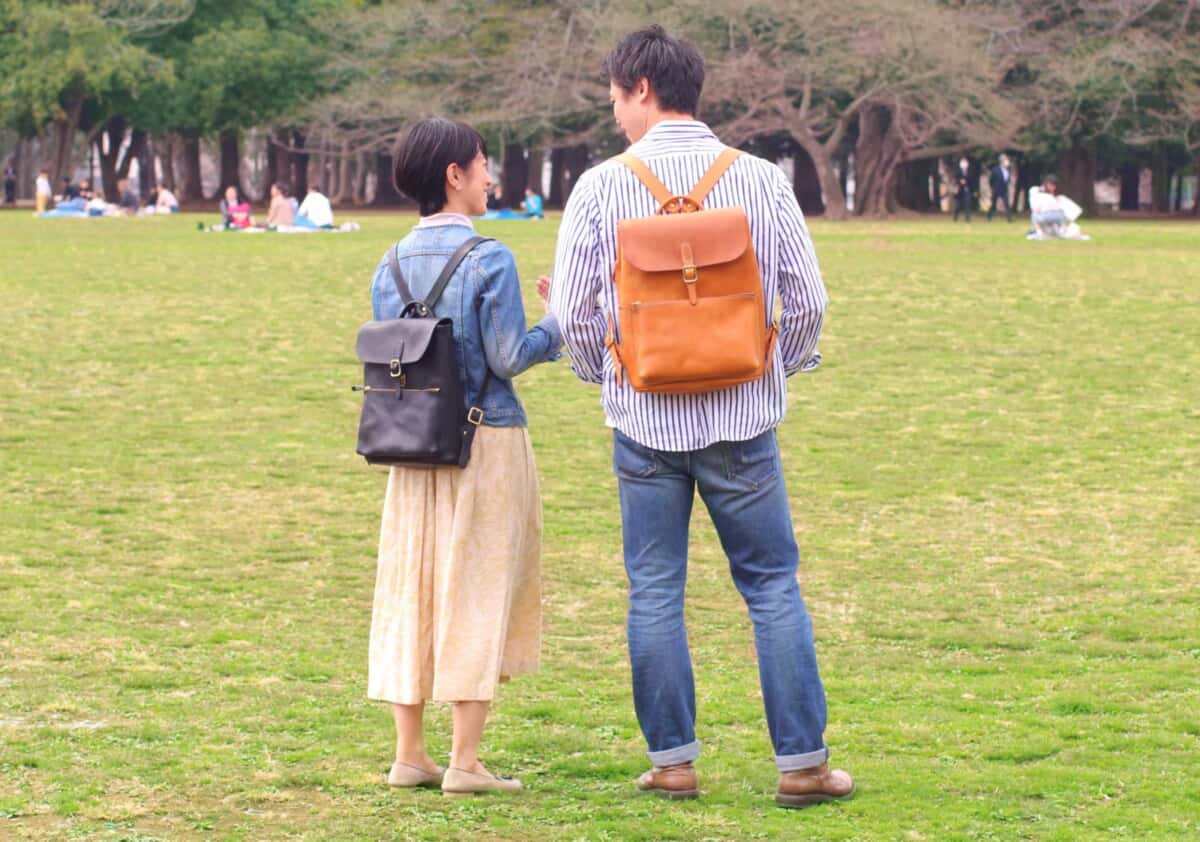 男性でも女性でも背負える四角リュック