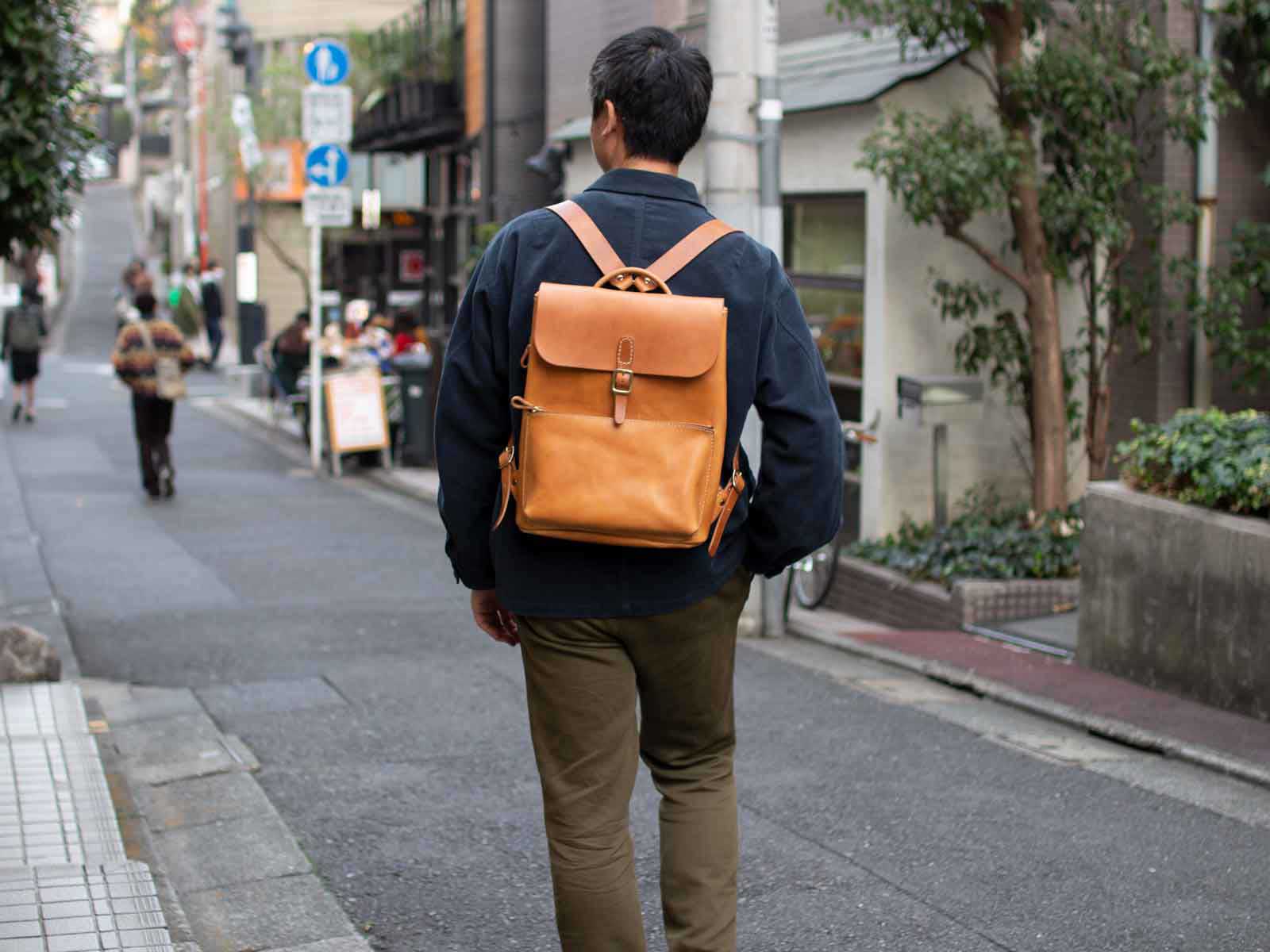 四角リュック M ナチュラル 身長180cm