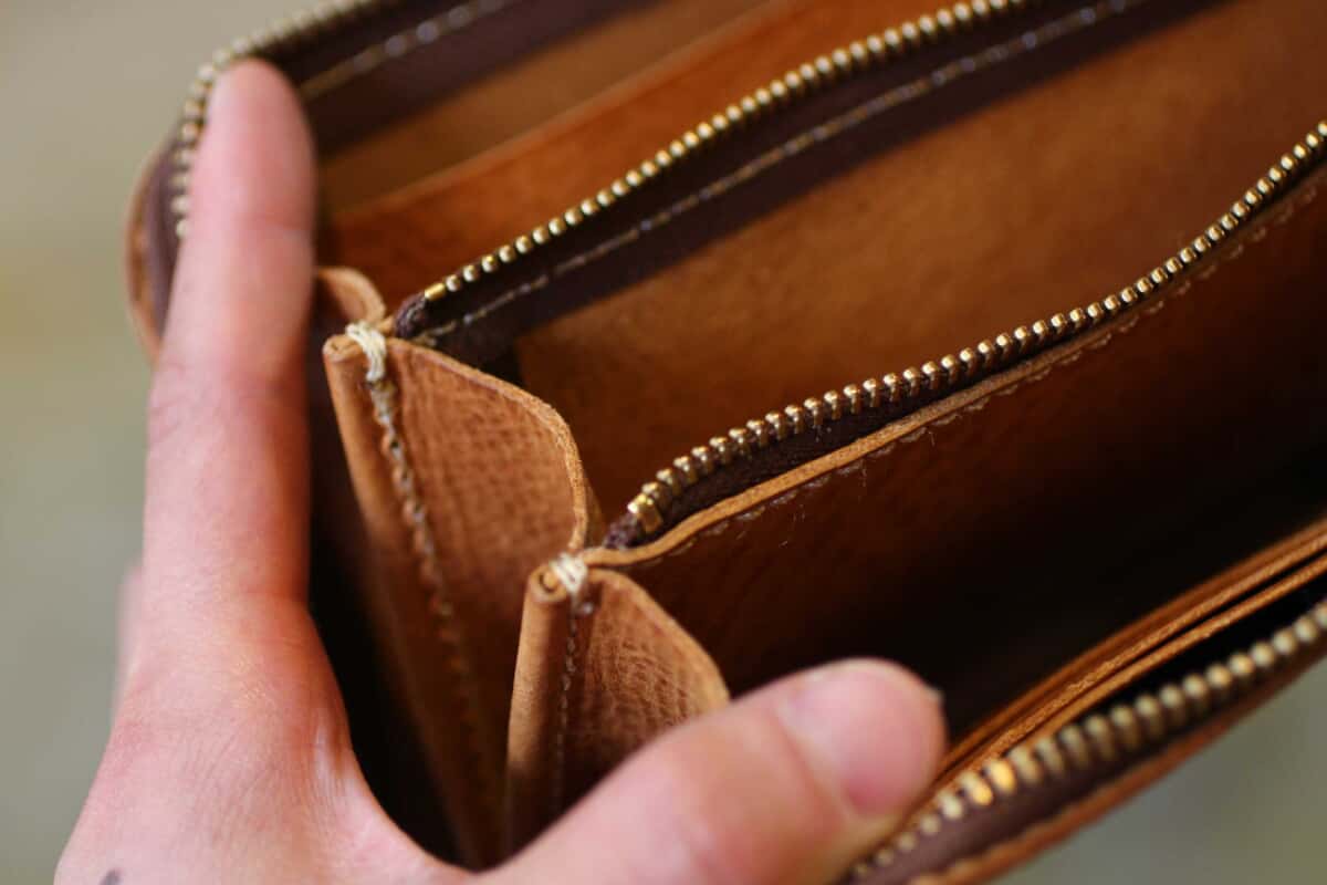 ラウンドファスナー長財布 小銭入れのマチ