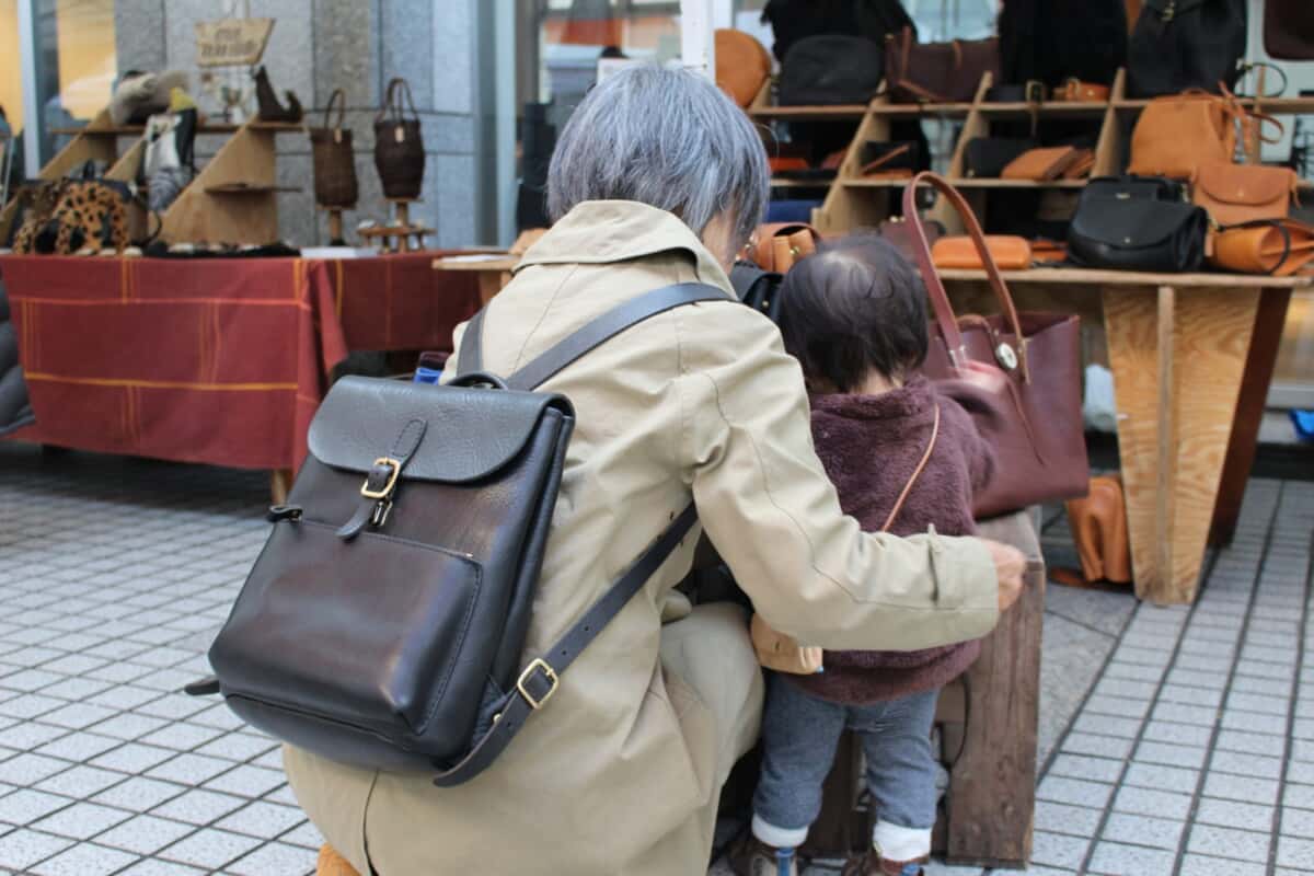 母愛用の四角リュックS ブラック