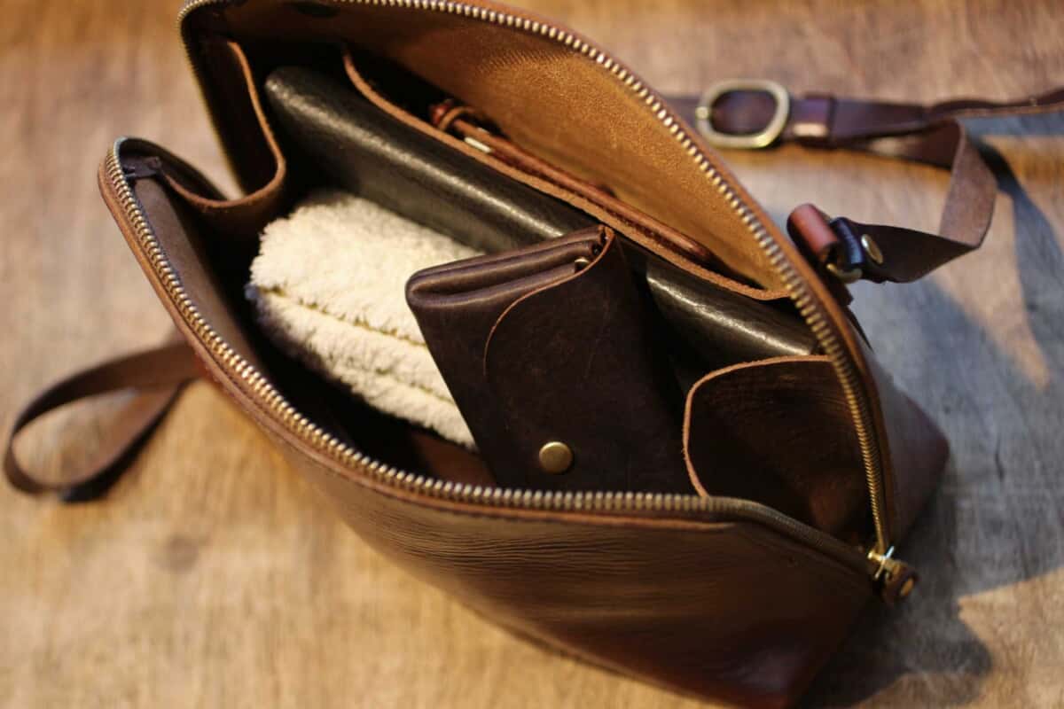 ラウンドファスナーショルダー　荷物が落ちない作り