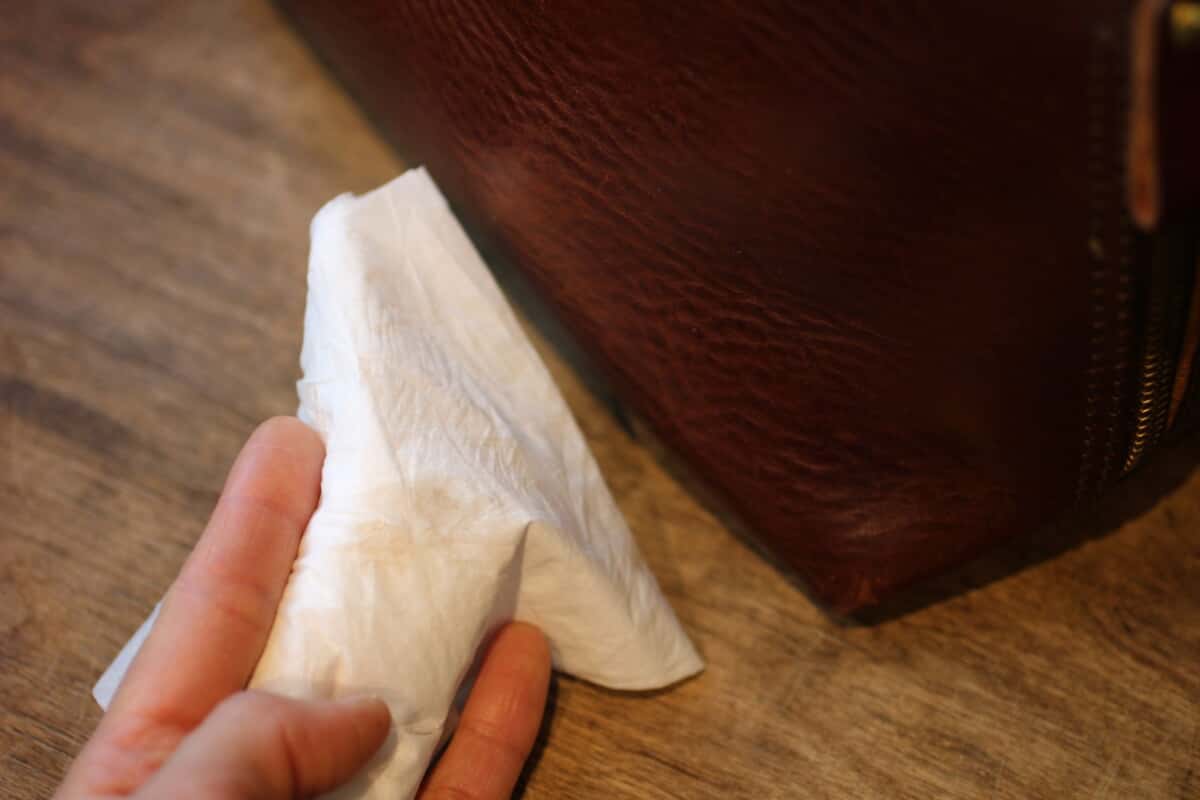 植物タンニンなめし革　色落ち
