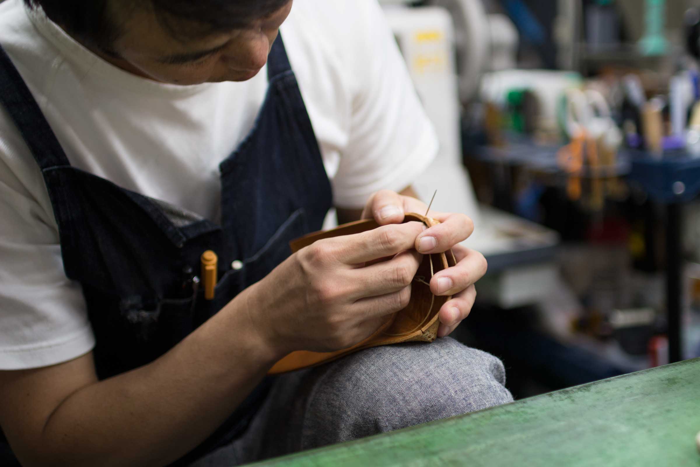 革トレイ 制作の様子 縫い