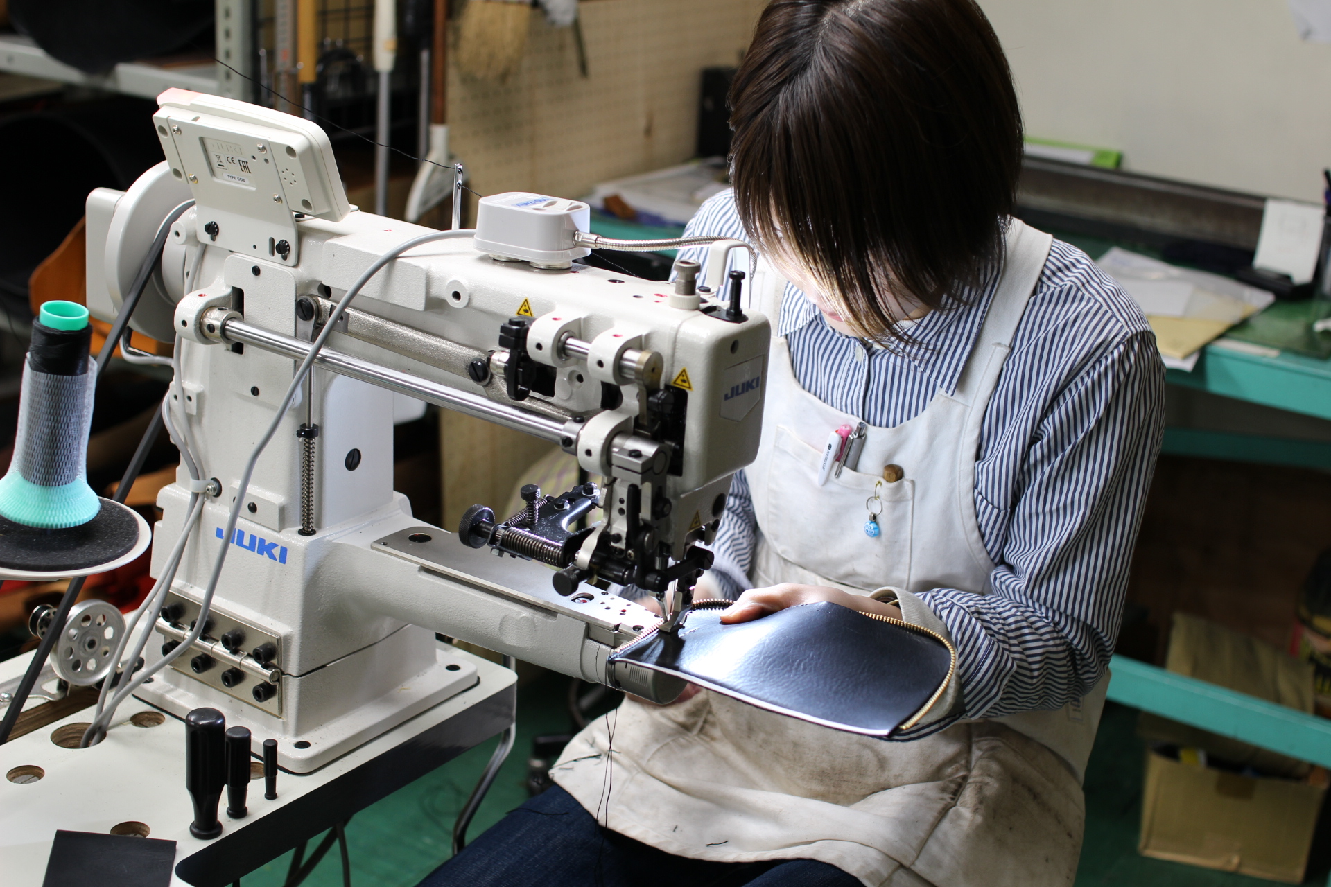 制作の様子　ミシン