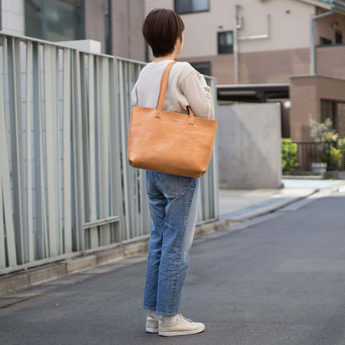 デイリートート ナチュラル 女性着用